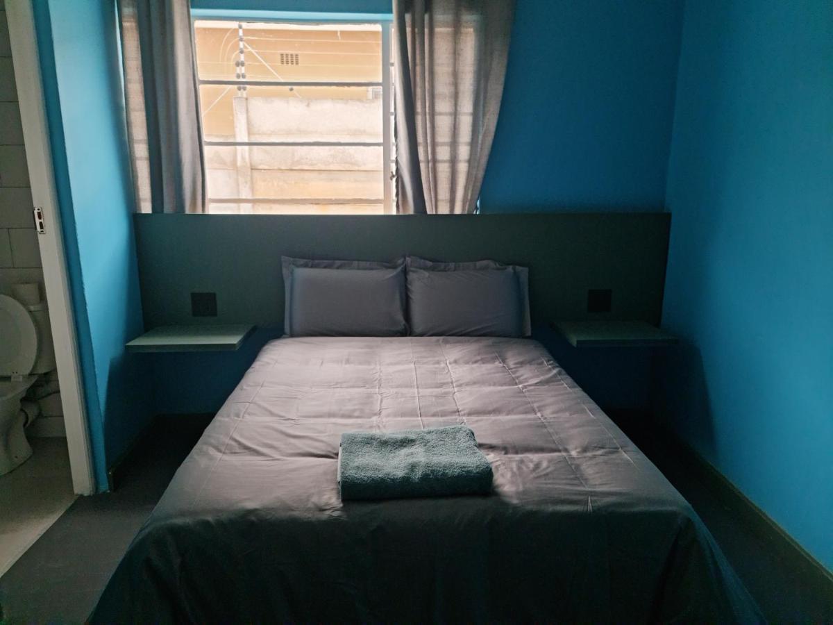 Hasate ,4 St Street Oakdale Belliville South Africa * Kaapstad