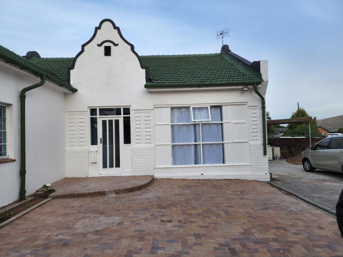 Hasate ,4 St Street Oakdale Belliville South Africa Gasthuis *