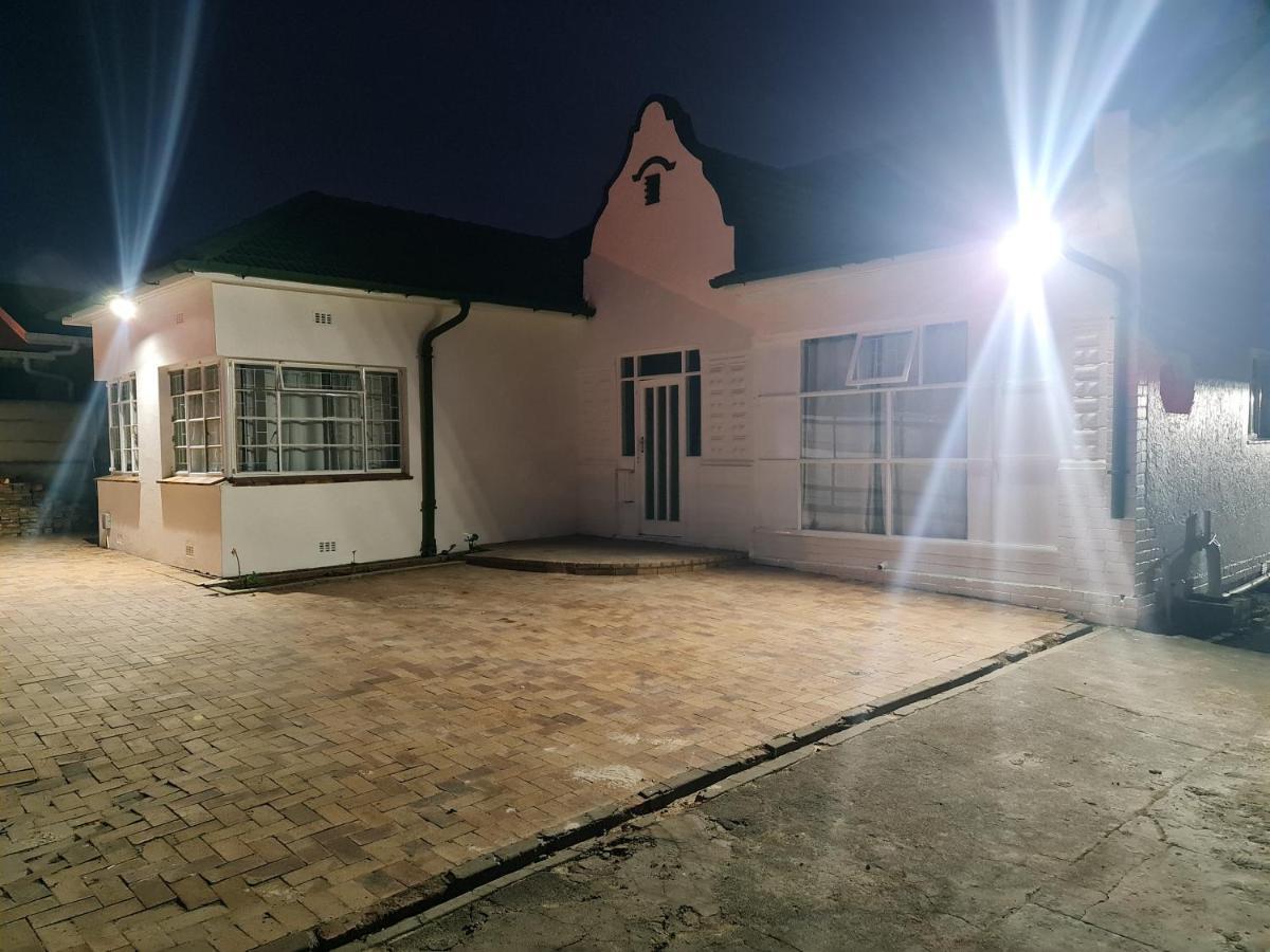 Hasate ,4 St Street Oakdale Belliville South Africa * Kaapstad